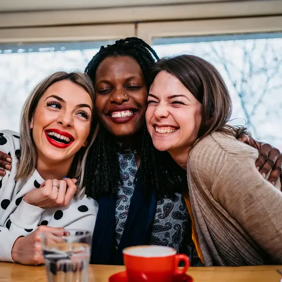 friend together at a diner