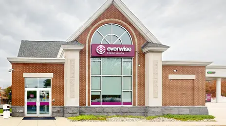 Exterior of Everwise Credit Union's Lincoln Way West branch in South Bend, Indiana