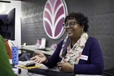 Everwise teller helping a member