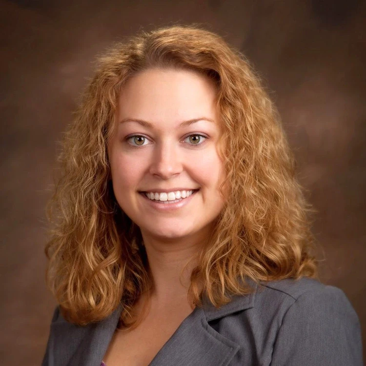 Caela Mavracic headshot