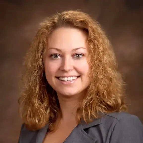 Caela Mavracic headshot