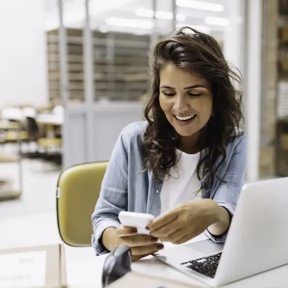 business owner using Everwise online banking app