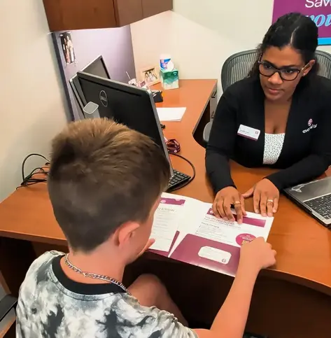 Young Everwise member talking to manager