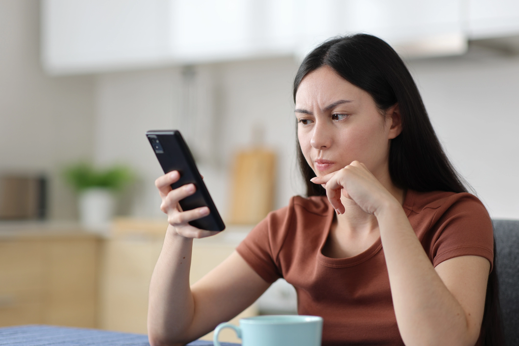 Everwise member reviewing scam on phone