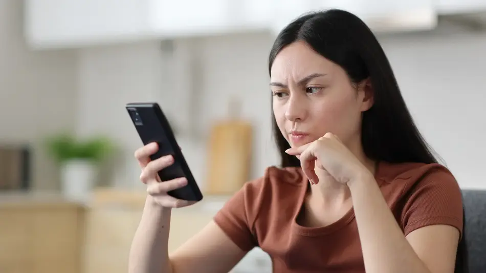 Everwise member reviewing scam on phone