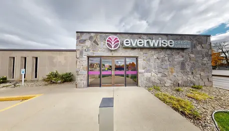 Exterior image of Everwise Credit Union's branch on Winona Avenue in Warsaw, Indiana